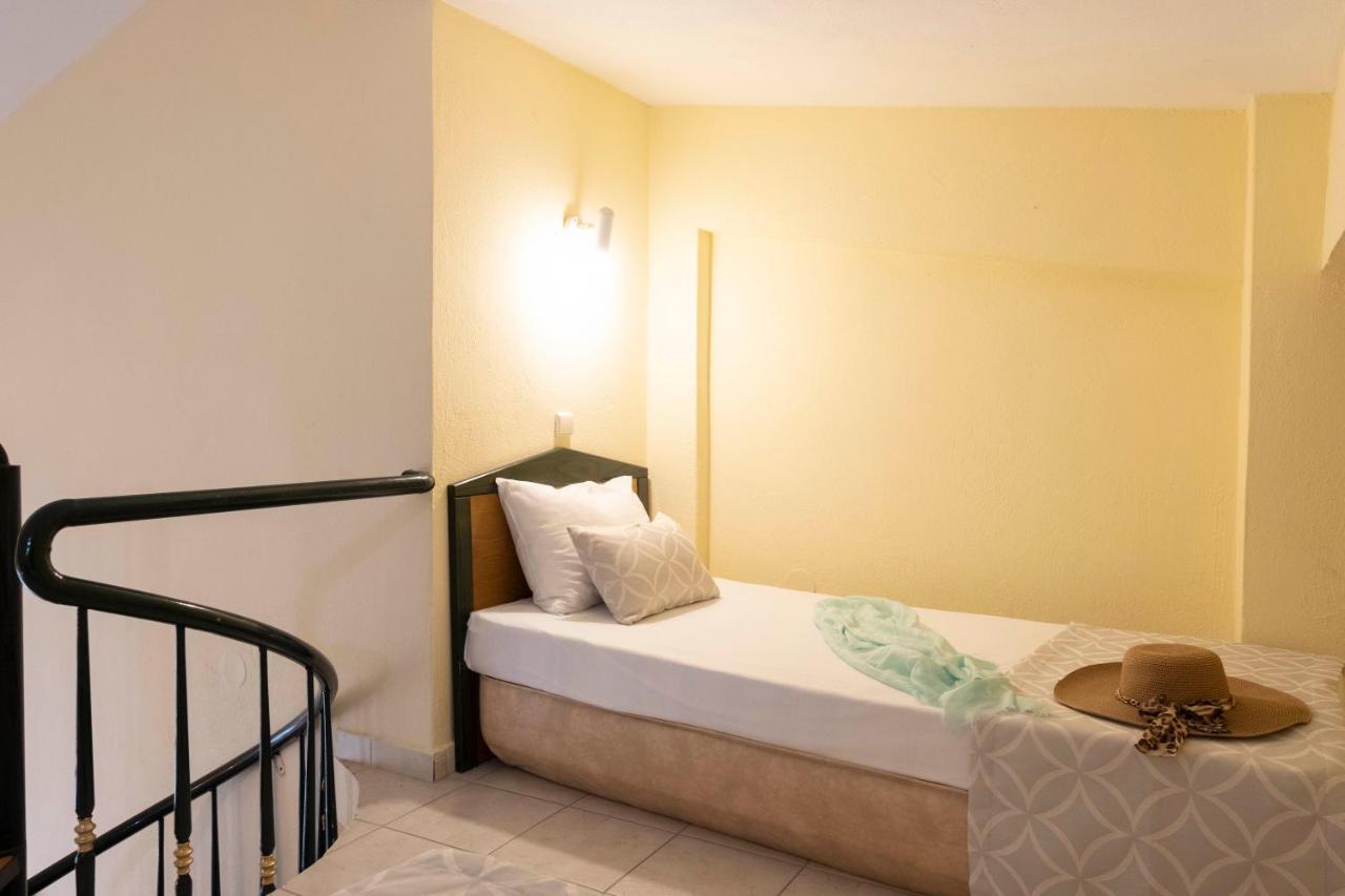 Aristides Aparthotel Fourka